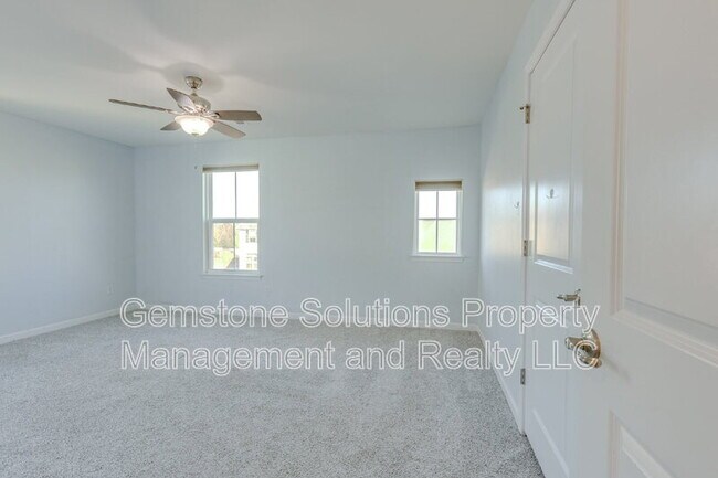 Building Photo - 2704 Orleans Dr