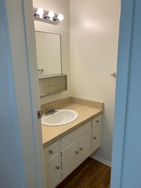 Building Photo - BEAUTIFUL 2STORY 2BD 1.5BA TOWNHOME STYLE UNIT