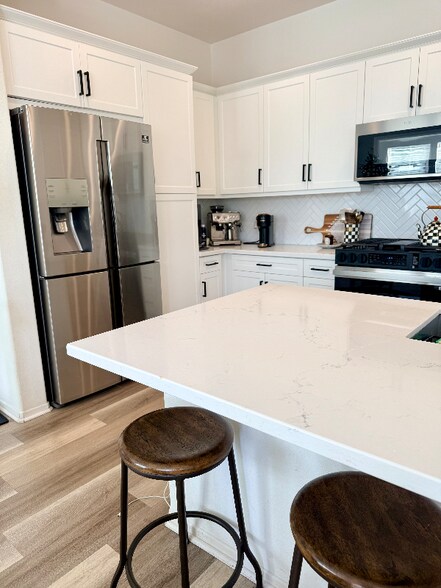 Building Photo - 113 Ave Citron