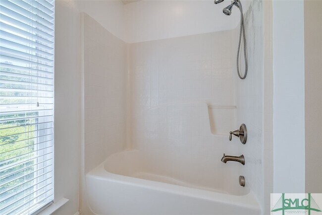Building Photo - 140 Abigail Cir