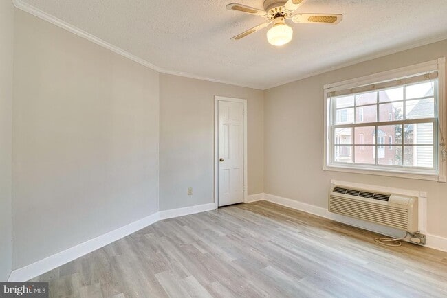 Building Photo - 1708 W Abingdon Dr