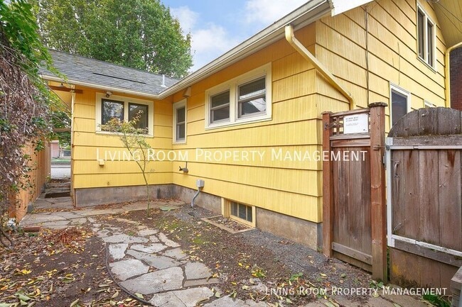 Building Photo - 4542 SE 60th Ave