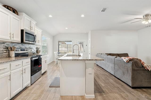 Building Photo - 421 Houndstooth Dr