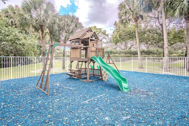Building Photo - 16171 Sierra Palms Dr