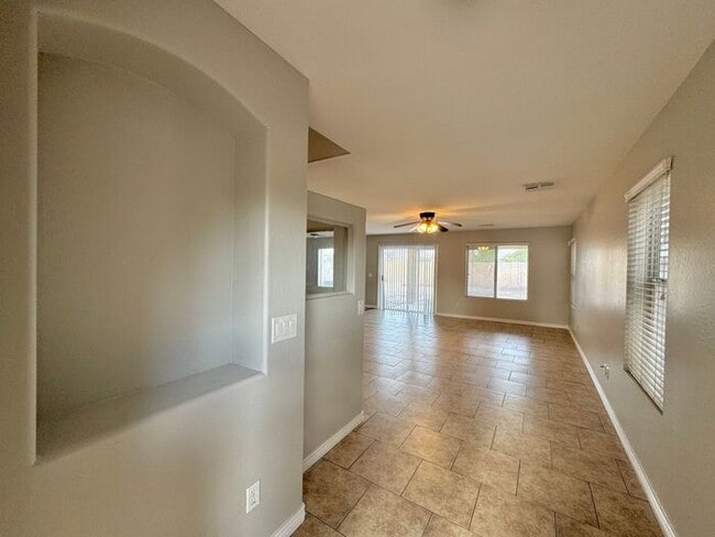 Building Photo - Amazing 4BD, 3BA house in Pinal county (31...