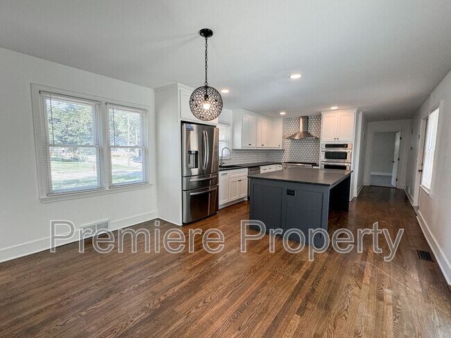 Building Photo - 7301 Mercier St