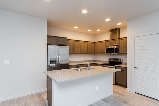 Building Photo - Townhomes at Bent Rock