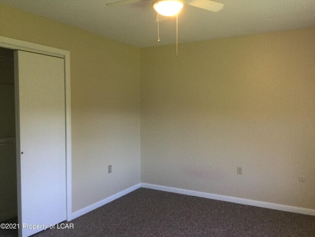 Building Photo - 457 Lake Louise Rd