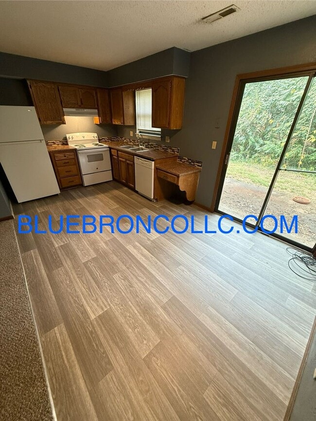 Building Photo - New flooring and fresh paint in this spaci...
