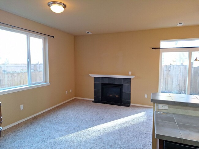 Building Photo - Central Valley Area - 2 Story Home (3Bed, 2.5 Bath)