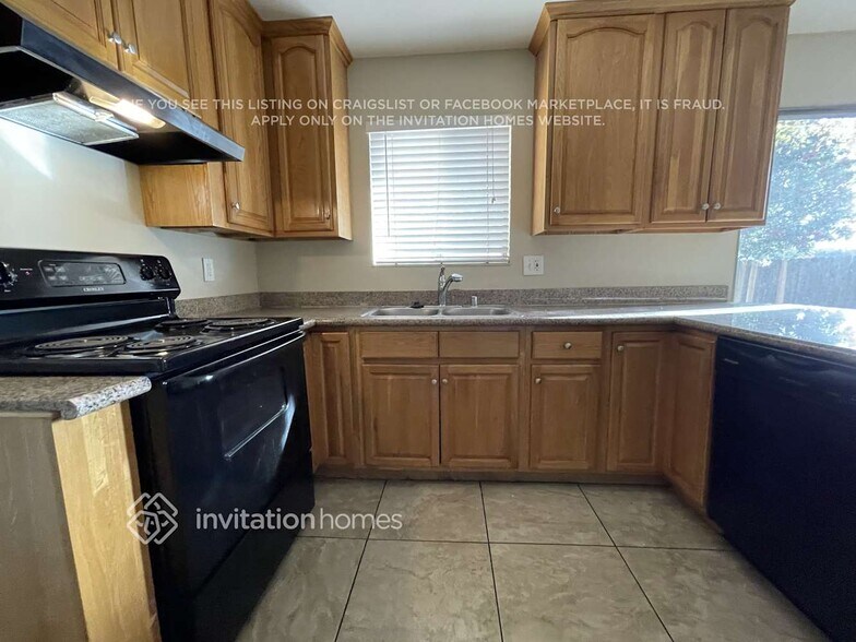 Building Photo - 242 College Ave