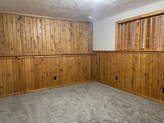 Building Photo - 5 Bedroom/2 Bathroom House in Layton