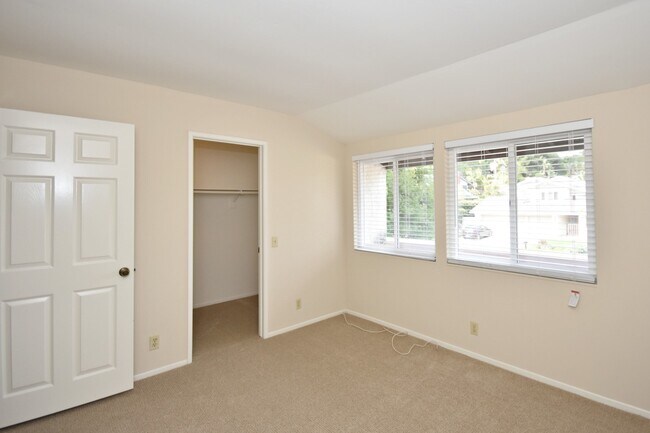 Building Photo - Spacious Home in La Costa with Nice View!!