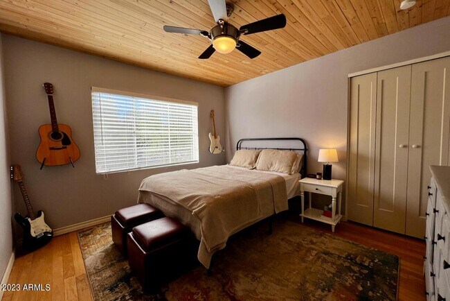 Building Photo - 4327 E Rancho Dr