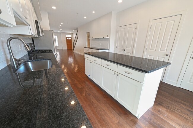 Building Photo - 4059 St Johns Way