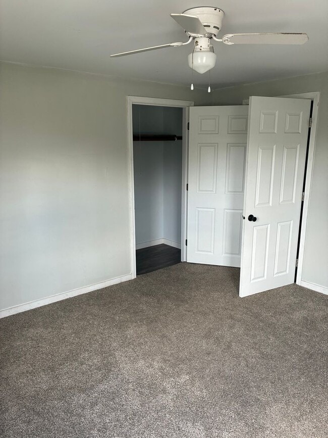 Building Photo - 2 Bedroom Apartment w/Appliances