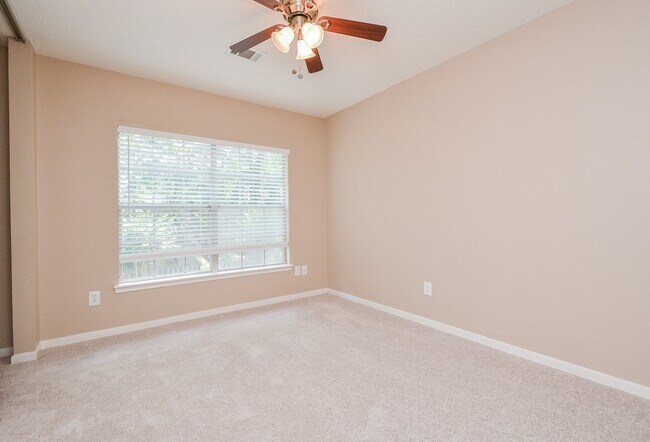 Building Photo - 10 Ridgecross Pl
