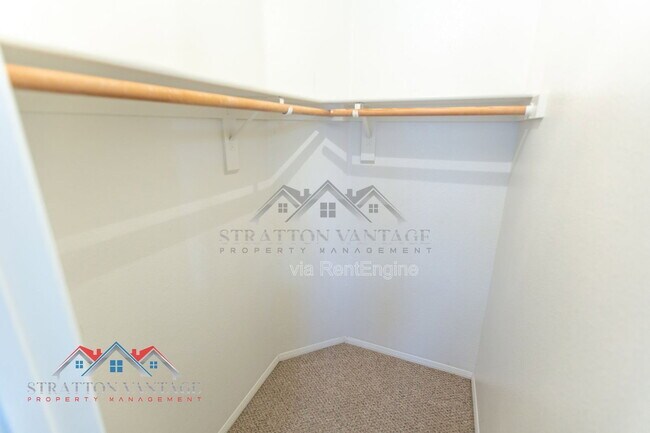 Building Photo - 3950 W Saragosa St