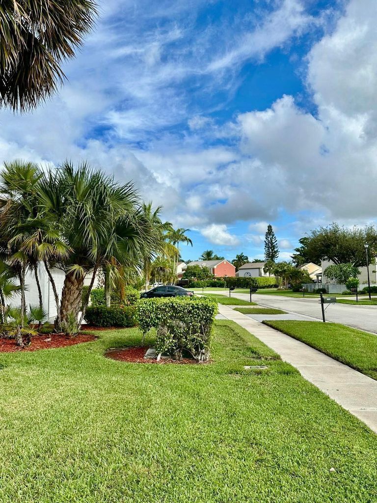 Building Photo - 22449 Middletown Dr