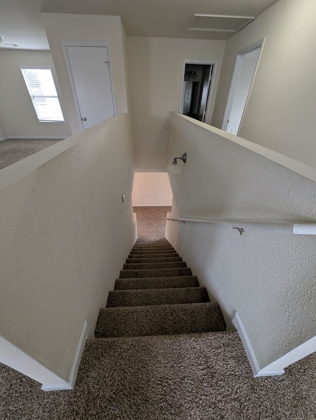 Building Photo - 204 Valleyside Dr NE