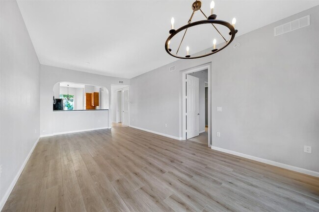 Building Photo - 3500 Oaks Clubhouse Dr