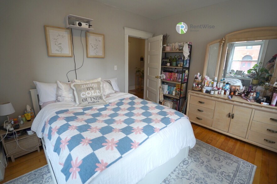 Building Photo - 218 South St