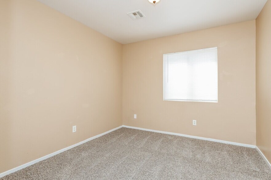 Building Photo - 1002 Emerald Stone Ave