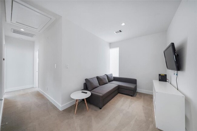 Building Photo - 5509 Paraiso Pl