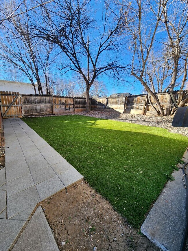 Building Photo - Charming home MOVE IN READY in Wash Park West neighborhood!! Amazing Deal!!!