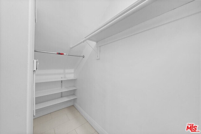 Building Photo - 148 S Reeves Dr