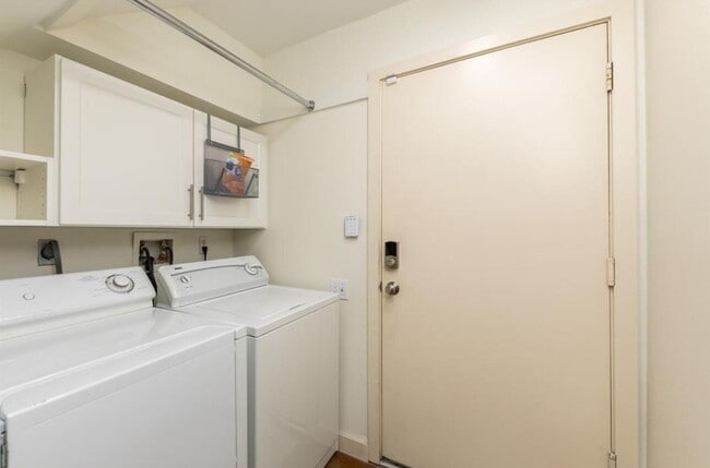 Building Photo - 5235 Blossom St