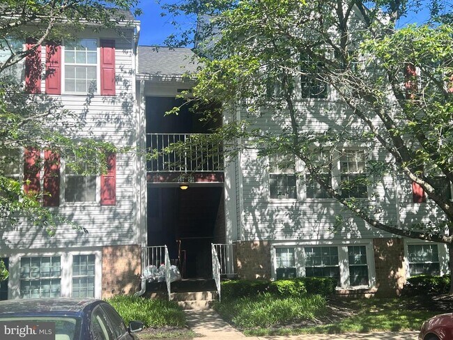 Building Photo - 66 Surrey Ln