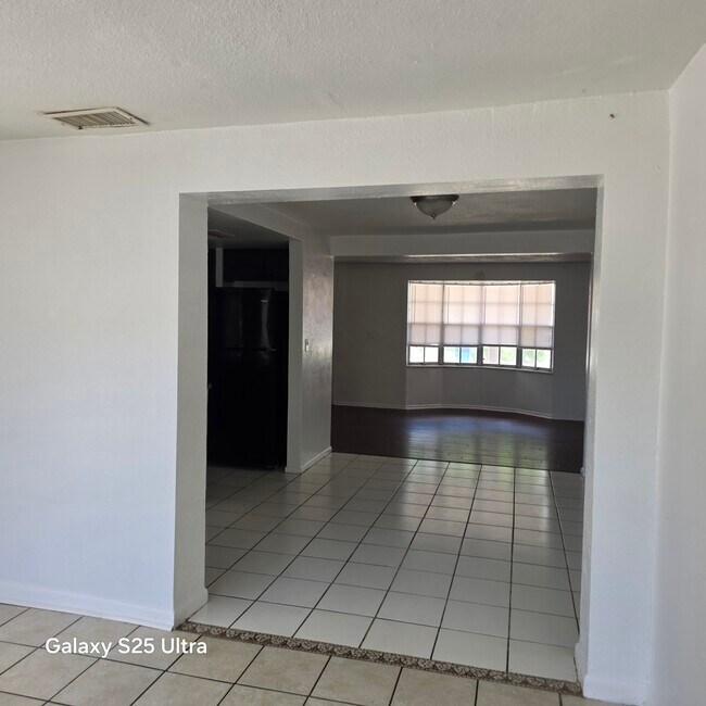 Building Photo - 3302 Bainbridge Dr