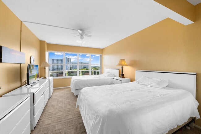 Building Photo - 3700 Galt Ocean Dr