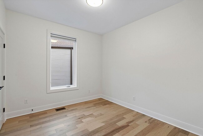 Building Photo - 1522 Yarra St