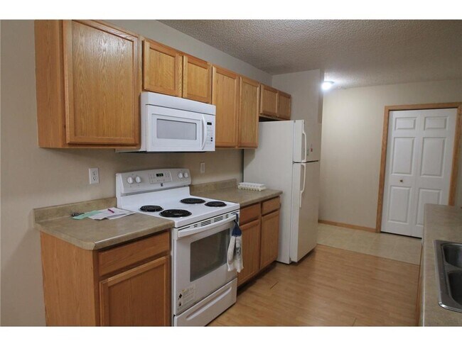 Building Photo - 14975 Pinto Ln