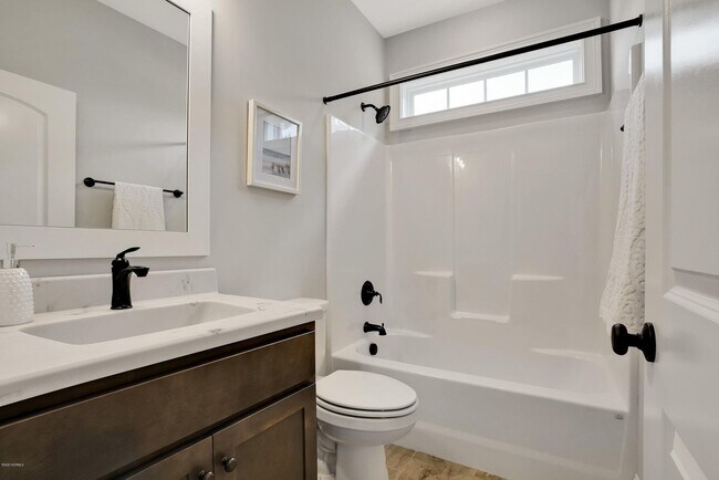 Building Photo - Summerhouse on Everett Bay Home Available!