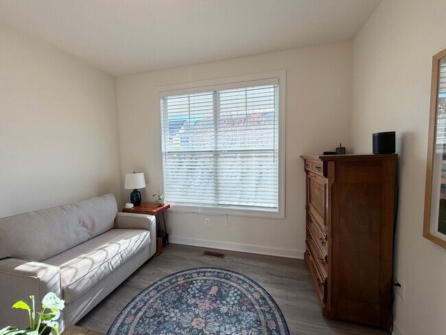 Building Photo - 1078 Delphi Ln