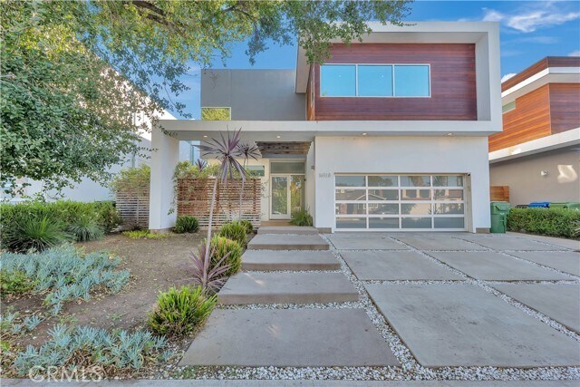 Primary Photo - 16518 Moorpark St