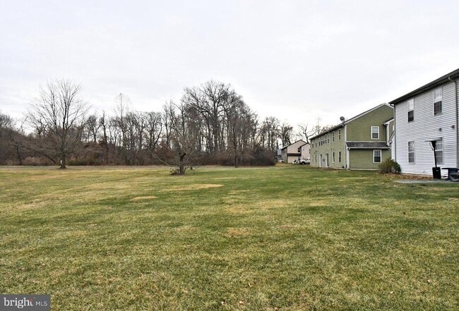 Building Photo - 592 Wrensong Rd