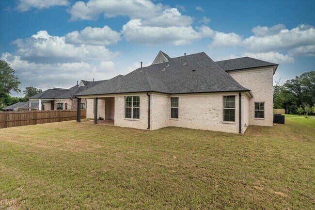 Building Photo - 5143 Lawrenceburg Ln