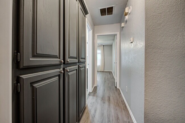 Building Photo - 1817 SE 1st St