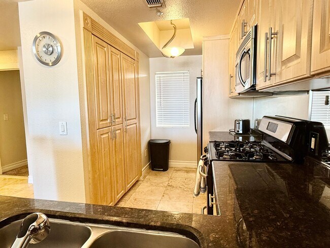 Building Photo - **MOVE-IN-SPECIAL $500 OFF 1st MO RENT** M...