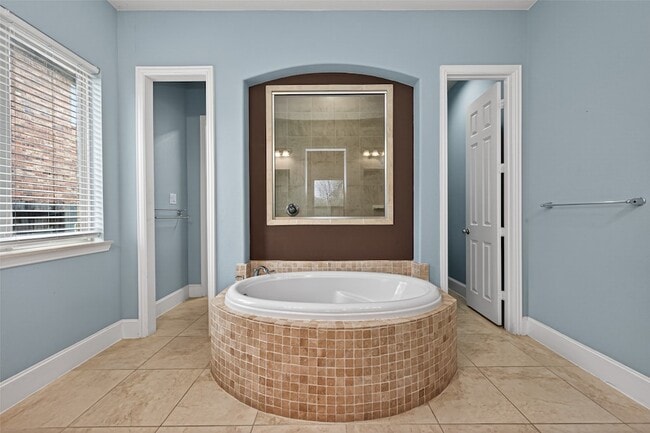 Building Photo - 16811 Kilgarth Dr