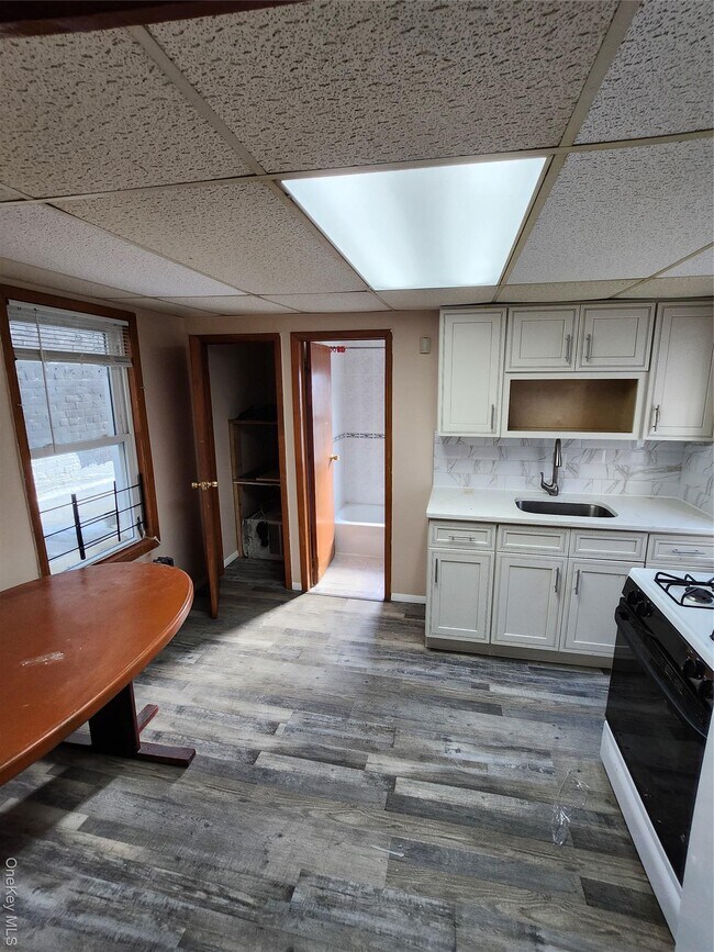 Building Photo - 96-08 101st Ave