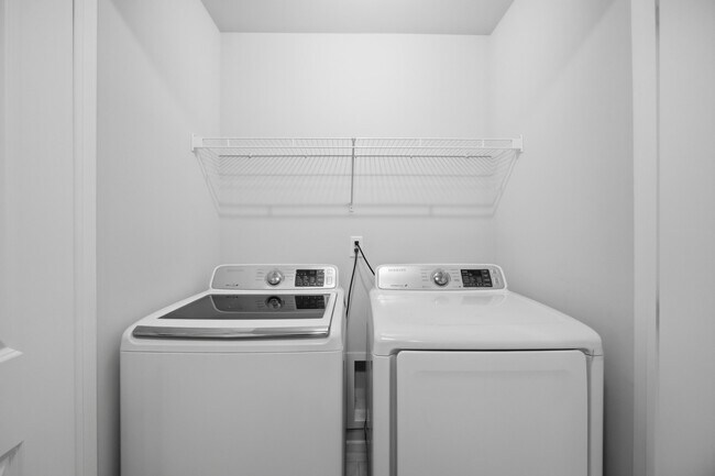 Building Photo - 2780 Ashcombe Dr.