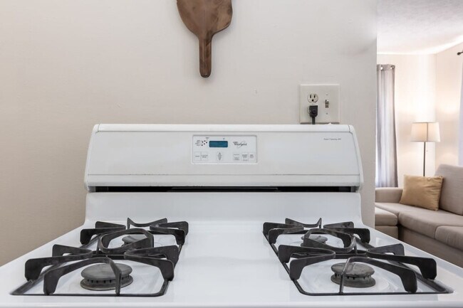 Building Photo - 3912 Crestview Dr