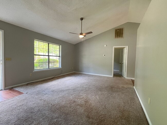 Building Photo - AVAILABLE LATE NOVEMBER (Small Pets Only)