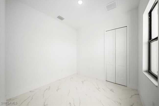 Building Photo - 1128 NE 33rd Terrace