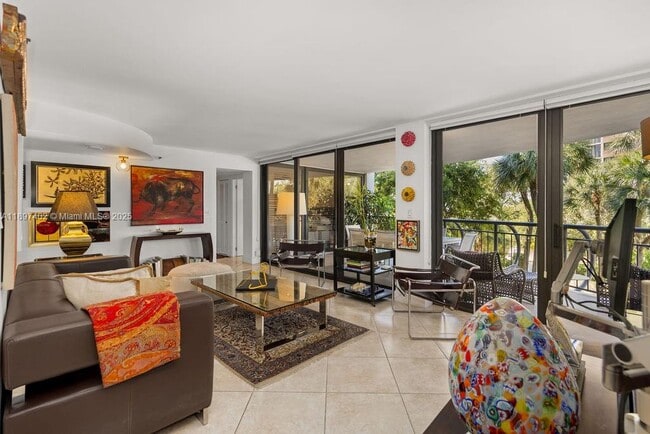 Building Photo - 2843 S Bayshore Dr